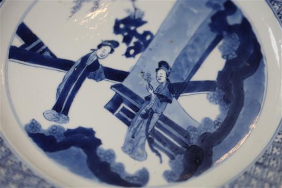 A pair of Chinese blue and white ladies plates, Kangxi period, Diam.21cm